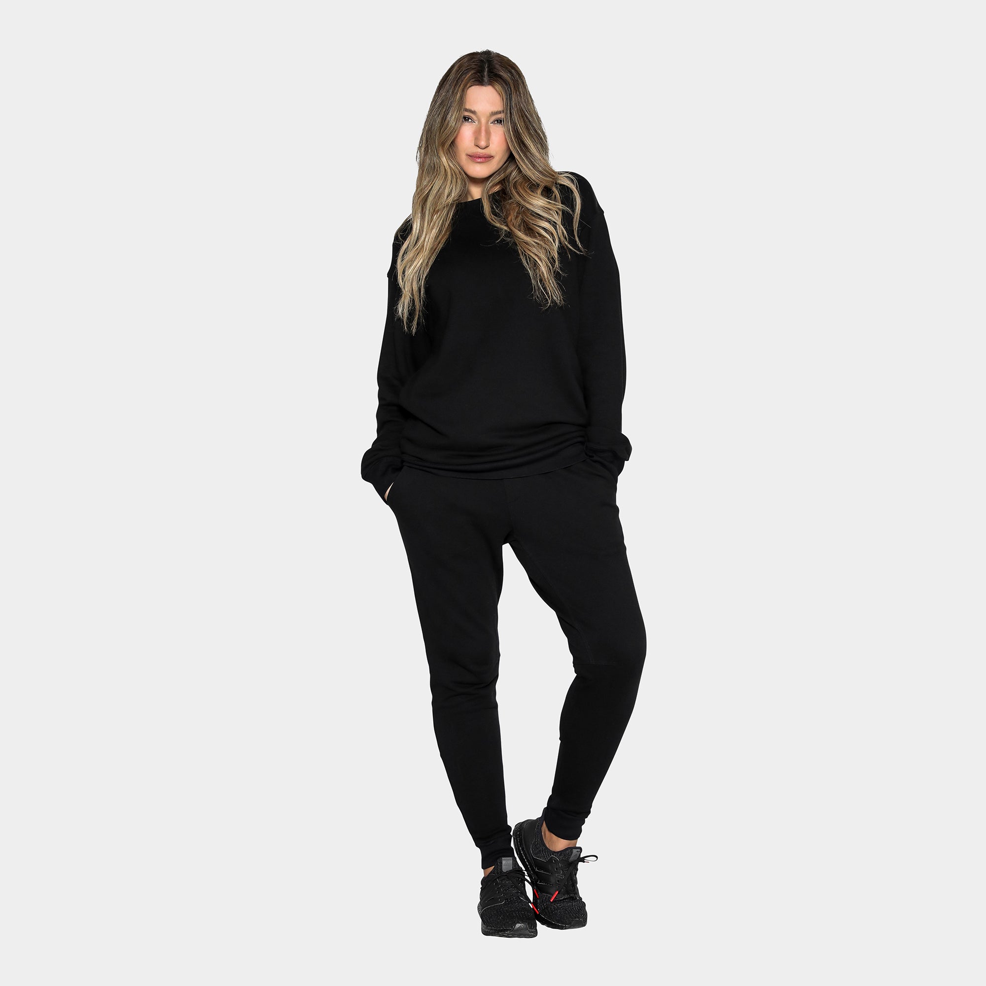 THE OVERSIZED SWEATSHIRT - Black -